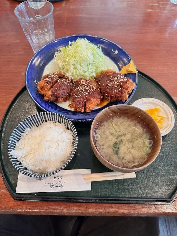 A set meal at Hayashitei restaurant in Oiso, featuring fried pork cutlets, rice, miso soup, pickles, and shredded cabbage.