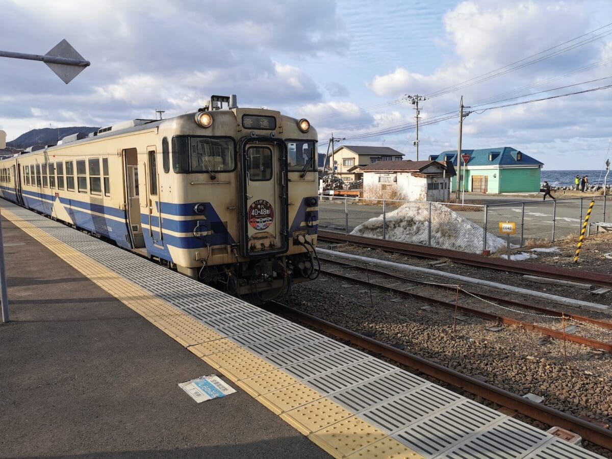 Local train at Fukaura Station on the Gono Line