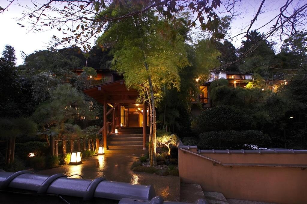 Hakone Yama no Chaya ryokan entrance at dusk with garden lighting