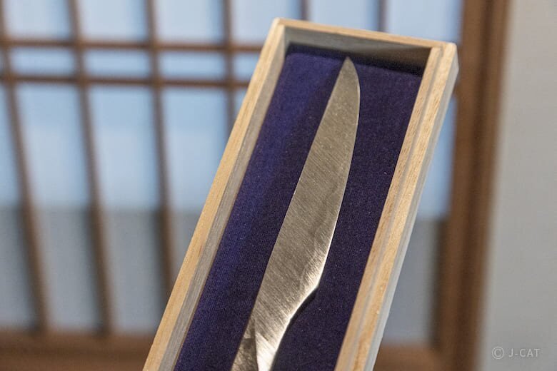 A small knife in a wooden presentation box at Masahiro Tantojo in Kameoka